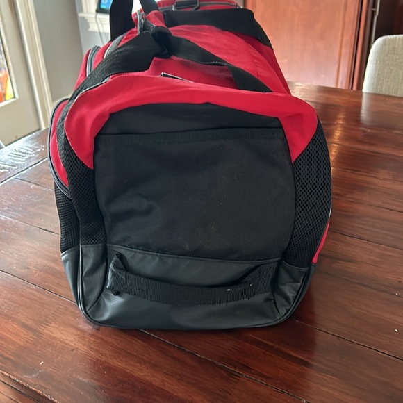 Adidas medium size basketball bag or duffle bag. - Picture 4 of 7